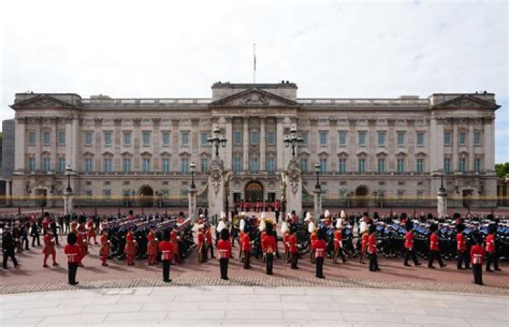 How much is worth Buckingham Palace?