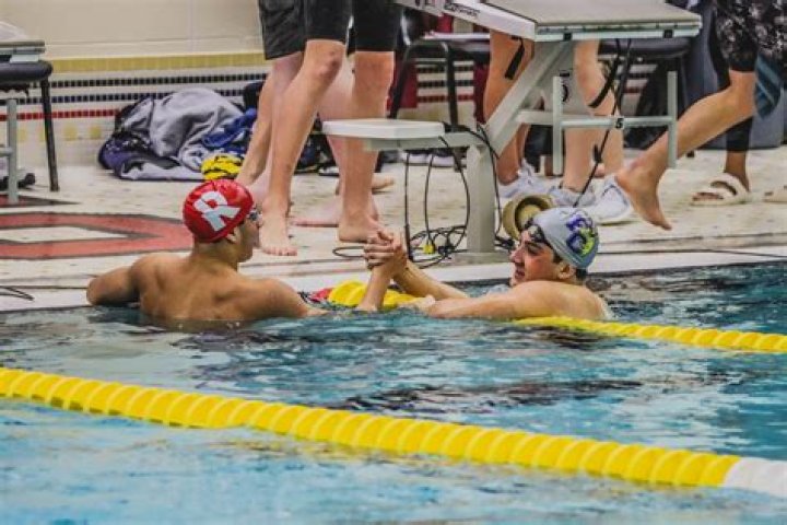 Why do swimmers slap their thighs?